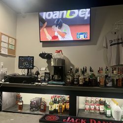 Dobre Brewhouse - Sitting at the bat watching the Mariners.