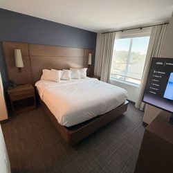 Residence Inn Tampa Wesley Chapel - King Bed with good pillow!