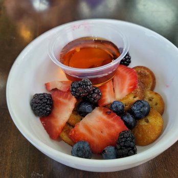 Breakfast Kitchen Bar - Crispy Churro Pancake Bites served with blueberries, blackberries and strawberries with sryup - Breakfast & Brunch Near Me - Phoenix, Arizona