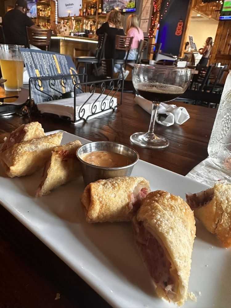 F.C. Weiss Pub and Eatery Logo