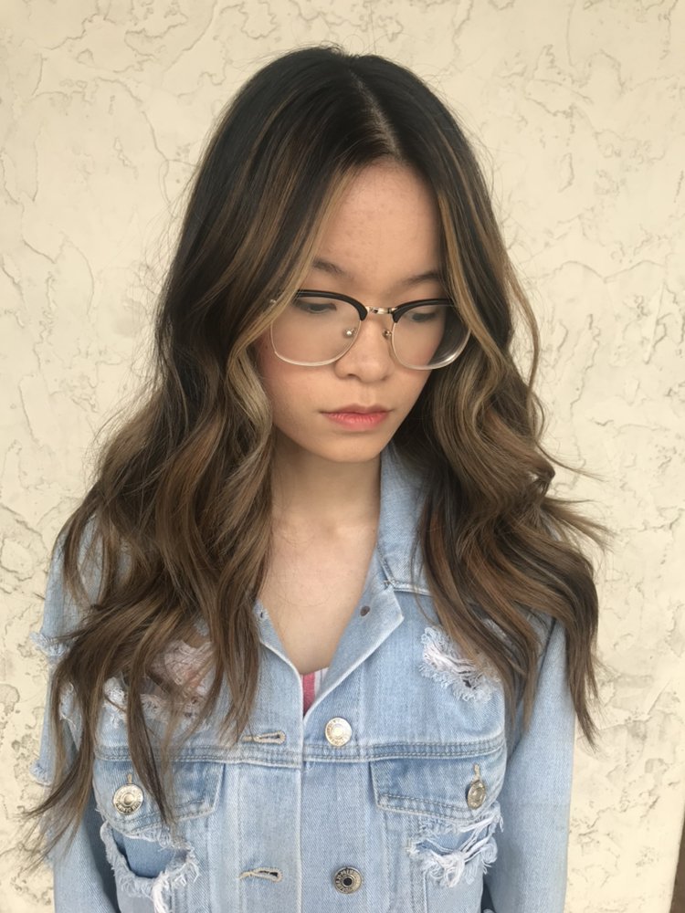 Hair by Vanessa Medellin Logo
