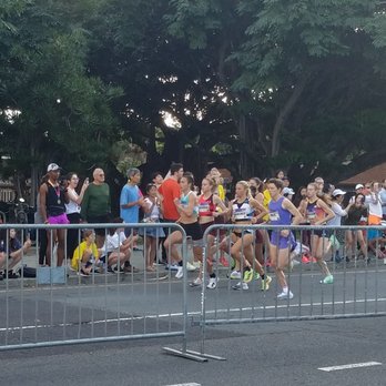 Honolulu Marathon - Elite Female Runners at Kalakaua Merrie Mile 2022 - Races & Competitions Near Me - Honolulu, Hawaii