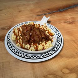 Uncle Mario's Garage - Studebaker Mac & Chees with Pulled Pork
