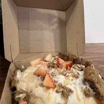 Cinnaholic - Saxon cinnamon roll - Bakeries Near Me - Schaumburg, Illinois