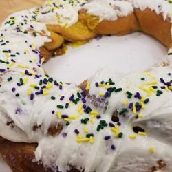 Caywood And Randazzo's Bakery - Delicious traditional king cake