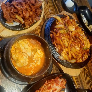 BCD Tofu House - Kimchi tofu, spicy pork bulgogi, stir-fried squid with udon - Korean Near Me - Carrollton, Texas
