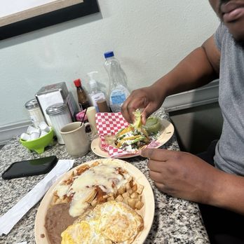D'Tony's Mexican Restaurant - Chilaquiles con huevo y tacos de bistek. - Mexican Near Me - Brownsville, Texas D'Tony's Mexican Restaurant - Chilaquiles con huevo y tacos de bistek. - Mexican Near Me - Brownsville, Texas