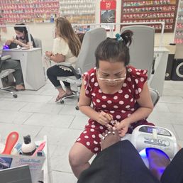 This is the owner Mrs. Lee. She obviously has been in this business a long time and lost her customer service skills.