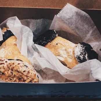 Mike's Pastry - Bakeries Near Me - Boston, Massachusetts