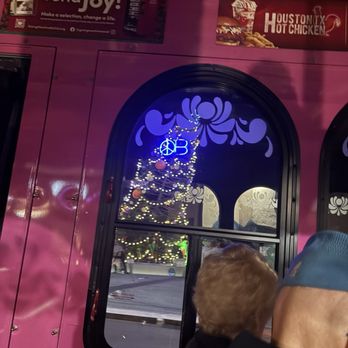 Old Town Trolley Tours - Ocean Beach Bent Christmas tree - Bus Tours Near Me - San Diego, California