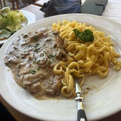 Gasthaus Ehrnsberger - Jägerbraten mit Spätzle