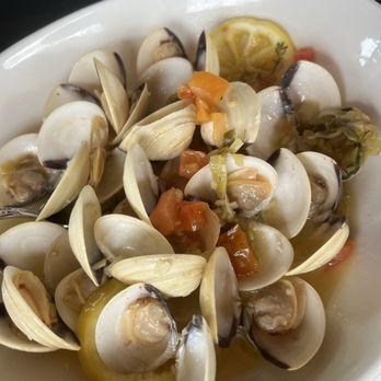 The Sand Bar - Clam appetizer - Bars Near Me - South Hero, Vermont