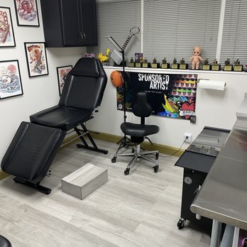Omen Ink - Cody's room - Tattoo Near Me - Tonawanda, New York