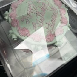 The birthday cake I got for my sister! It was beautiful. The birthday cake I got for my sister! It was beautiful.