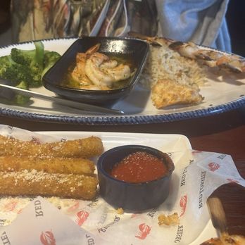Red Lobster - Mozzella sticks and sauce , garlic shrimp scampi's, Grilled Shrimp-on a stick over a bed of rice and Seasoned Broccoli - Seafood Near Me - Webster, Texas