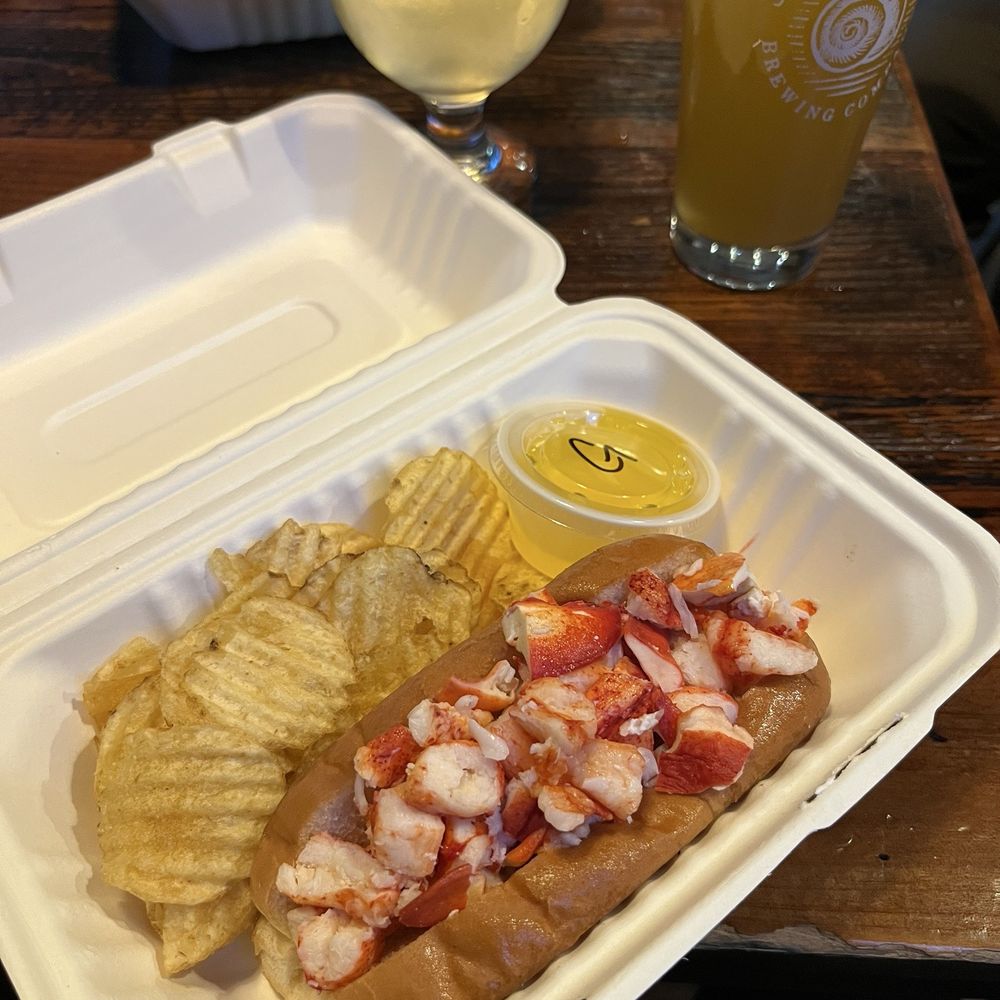 Salty C’s - Golden Claw Lobster Roll - Seafood Markets Near Me - St. Andrews, New Brunswick Salty C’s - Golden Claw Lobster Roll - Seafood Markets Near Me - St. Andrews, New Brunswick