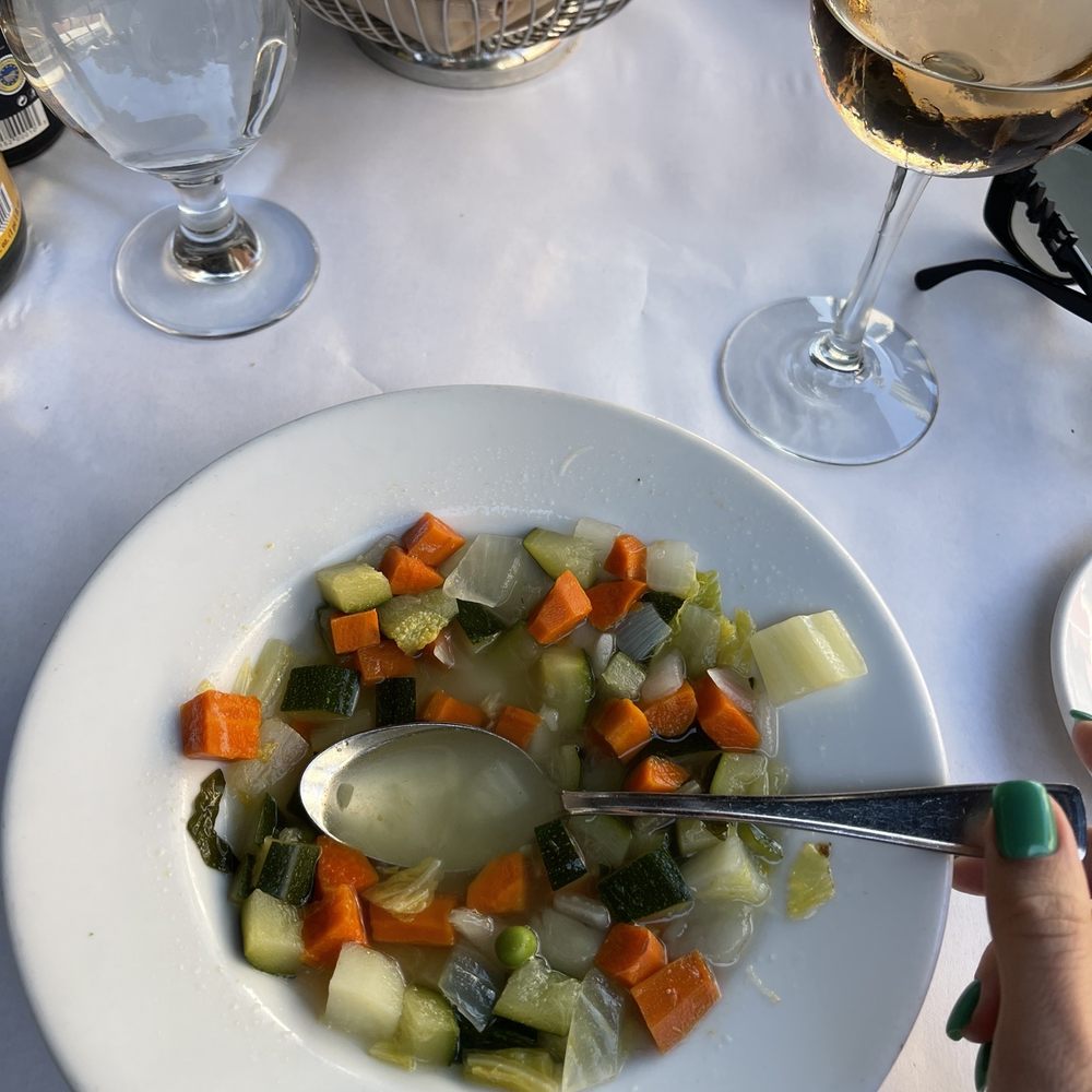 Via Alloro - "Ministrone" for 9,5$ - Italian Near Me - Beverly Hills, California Via Alloro - "Ministrone" for 9,5$ - Italian Near Me - Beverly Hills, California