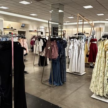 Nordstrom Scottsdale Fashion Square - Department Stores Near Me - Scottsdale, Arizona