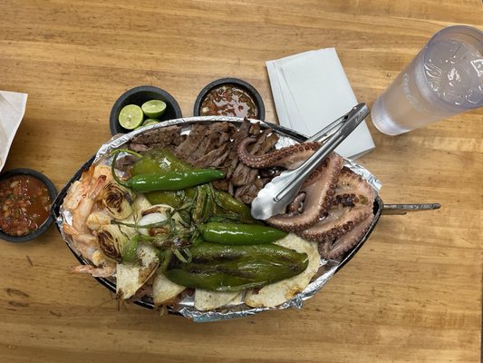 Mariscos Sinaloa by null