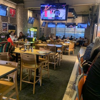 Buffalo Wild Wings - American Near Me - Salinas, California