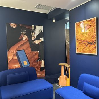 Veuve Clicquot - Sitting area - Beer, Wine & Spirits Near Me - Reims, 51