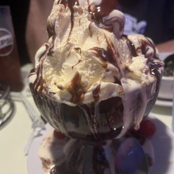 Corvette Diner - Hot fudge sundae - Diners Near Me - San Diego, California