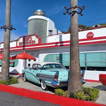 Ruby's Diner - Vintage Cars Parked Out in Front - Diners Near Me - Laguna Beach, California Ruby's Diner - Vintage Cars Parked Out in Front - Diners Near Me - Laguna Beach, California