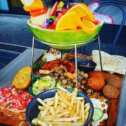 Platform 82 - Vegan platter with chips
