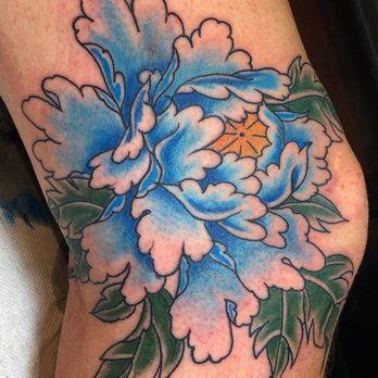 Tattoo Works - Knee Peony /// Rondinello - Tattoo Near Me - Rome, RM