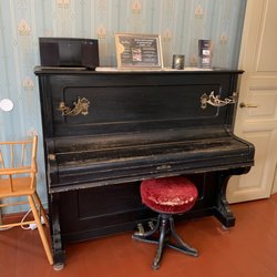 Saima - Antique piano