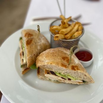 Daiquiri Dick's - Lemon chicken sandwich / sandwich de pollo - Latin American Near Me - Puerto Vallarta, JAL