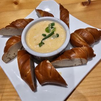 Loose Ends Brewing - Pretzel Nugs w/ Beer Cheese Dipping - Breweries Near Me - Centerville, Ohio
