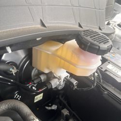 Avis Rent A Car - Empty break fluid tank