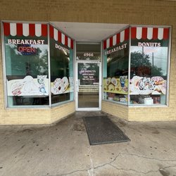 SB Donuts - Front entrance