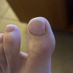 Luxe Nail Bar - Sloppy toe job