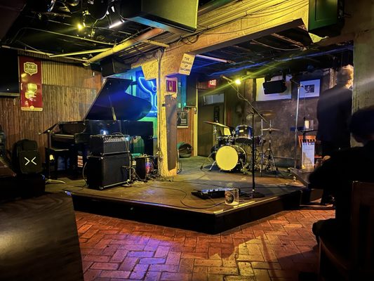 Elephant Room by null