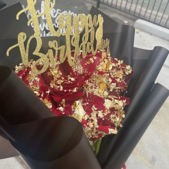 Eileen Entertainment - 12ct gold roses - Florists Near Me - Las Vegas, Nevada Eileen Entertainment - 12ct gold roses - Florists Near Me - Las Vegas, Nevada