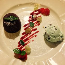 A Garden restaurant - Čokoládový fondan s mátovým sorbetem