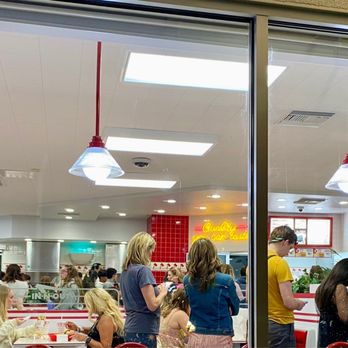 In-N-Out Burger - Busy (After Taylor Swift Concert) - Fast Food Near Me - Milpitas, California In-N-Out Burger - Busy (After Taylor Swift Concert) - Fast Food Near Me - Milpitas, California