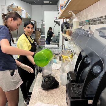 11:11 Health Bar - Brinka and staff prepare yummy and healthy concoctions - Juice Bars & Smoothies Near Me - Newton, Massachusetts 11:11 Health Bar - Brinka and staff prepare yummy and healthy concoctions - Juice Bars & Smoothies Near Me - Newton, Massachusetts