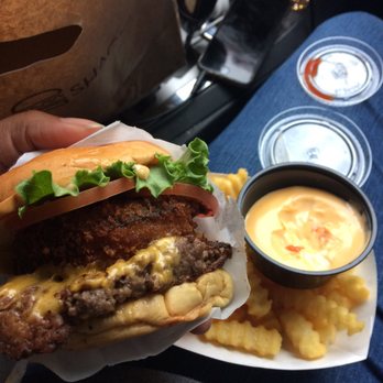 Shake Shack Central West End - Ice Cream & Frozen Yogurt Near Me - St. Louis, Missouri