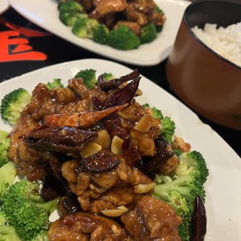 Wonton King - An order of Orange Chicken and General Tso's Chicken. We also had an order of Boneless Hot Braised Chicken. - Dim Sum Near Me - Saint Louis, Missouri