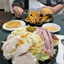 Mamas In the Kitchen - Huge Chef salad with garlic toast.