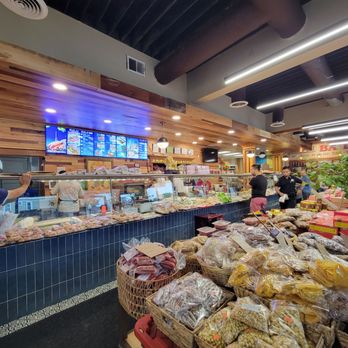 Ba Le Dorchester - Interior - Vietnamese Near Me - Boston, Massachusetts