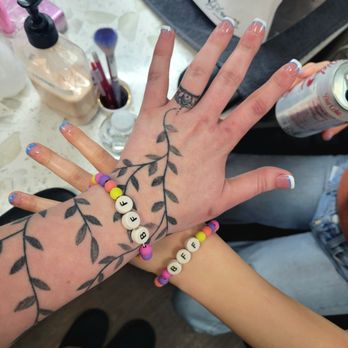 Lavish Nails - Nail Salons Near Me - Vancouver, Washington