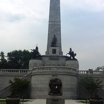Lincoln Tomb - Lincoln's Tomb. Front facing. - Landmarks & Historical Buildings Near Me - Springfield, Illinois Lincoln Tomb - Lincoln's Tomb. Front facing. - Landmarks & Historical Buildings Near Me - Springfield, Illinois