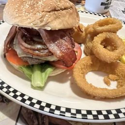 Bob's Big Bear Burger* (1290 cals.)