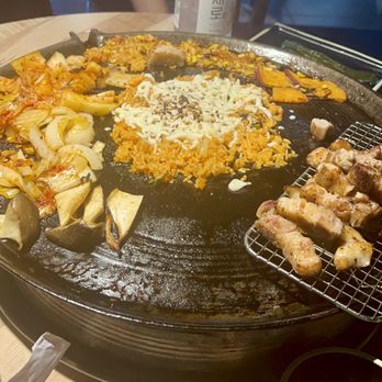 Pigya - Kimchi fried rice with torched cheese! - Korean Near Me - Los Angeles, California Pigya - Kimchi fried rice with torched cheese! - Korean Near Me - Los Angeles, California