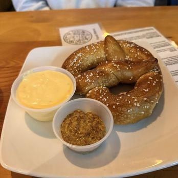 Hop N Cork - Robs Cheese Pretzel - Wine Bars Near Me - Lake Oswego, Oregon