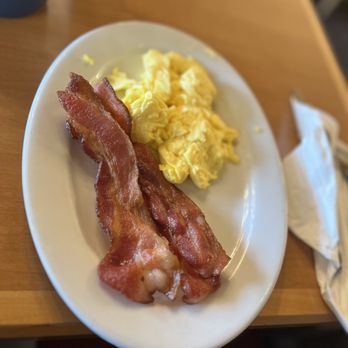 Elmer's Restaurant - Bacon and eggs - Breakfast & Brunch Near Me - Tacoma, Washington Elmer's Restaurant - Bacon and eggs - Breakfast & Brunch Near Me - Tacoma, Washington